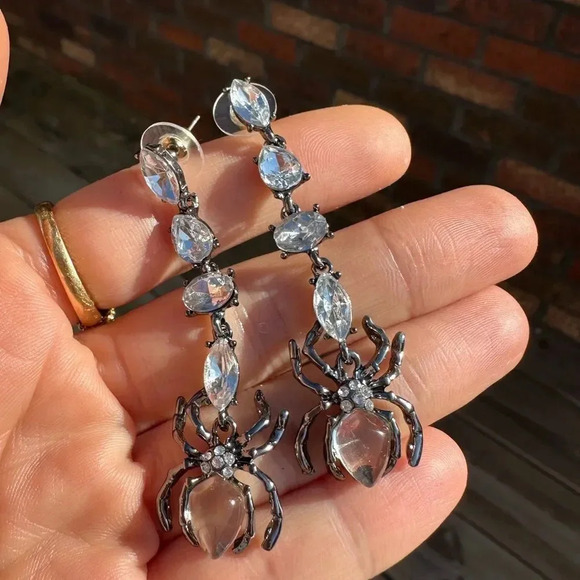 Gothic Spider Crystal Earrings - Picture 11 of 13